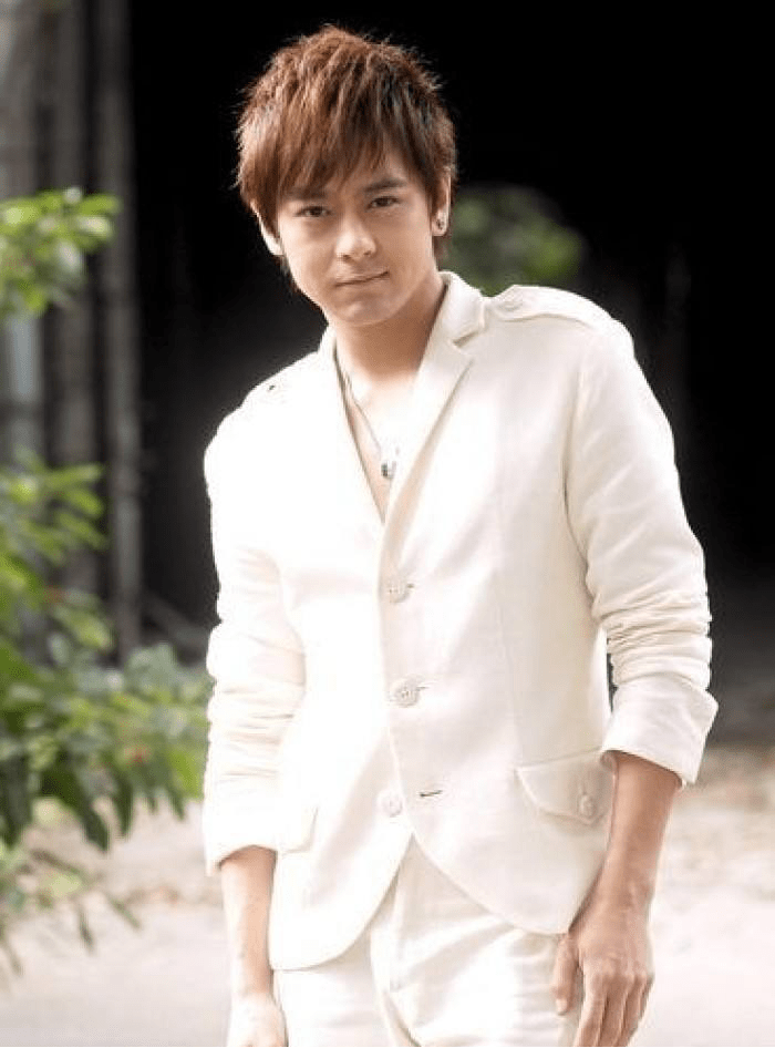 BJL平台官网：
霸屏童年自带BGM的男神来袭 除了郭品超你还能想到谁(图4)