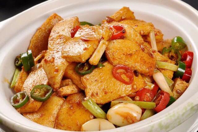 【BJL平台官网】莱万14分钟大四喜 拜仁6-0狂胜锁头名出线(图2) BJL平台